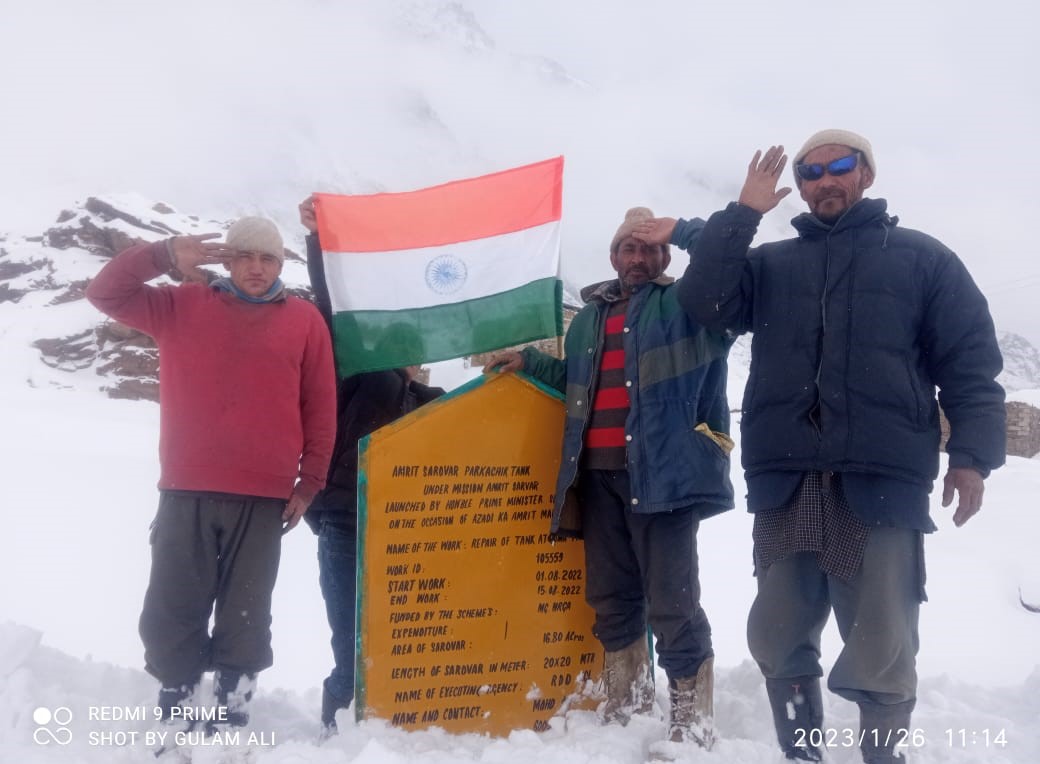 Republic Day celebrated by PRI representatives at Amrit Sarovar Tanks in Gram Panchayats of Kargil District