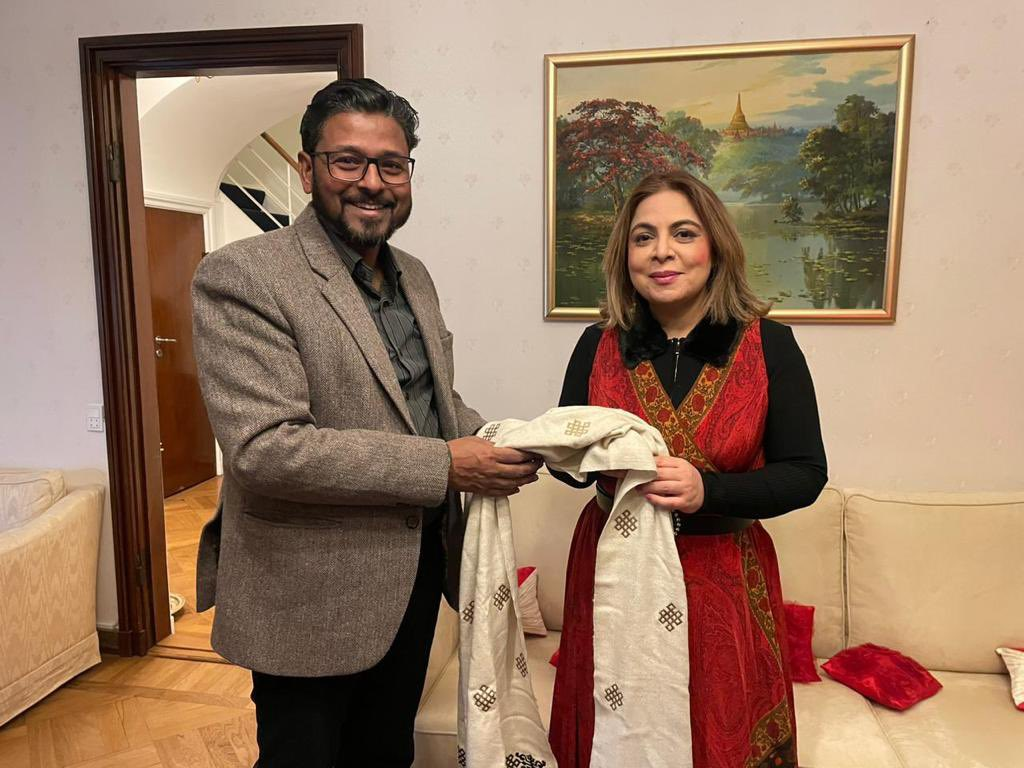 Comm Secy Ladakh presents Pashmina Shawl to Ambassador to Kingdom of Denmark