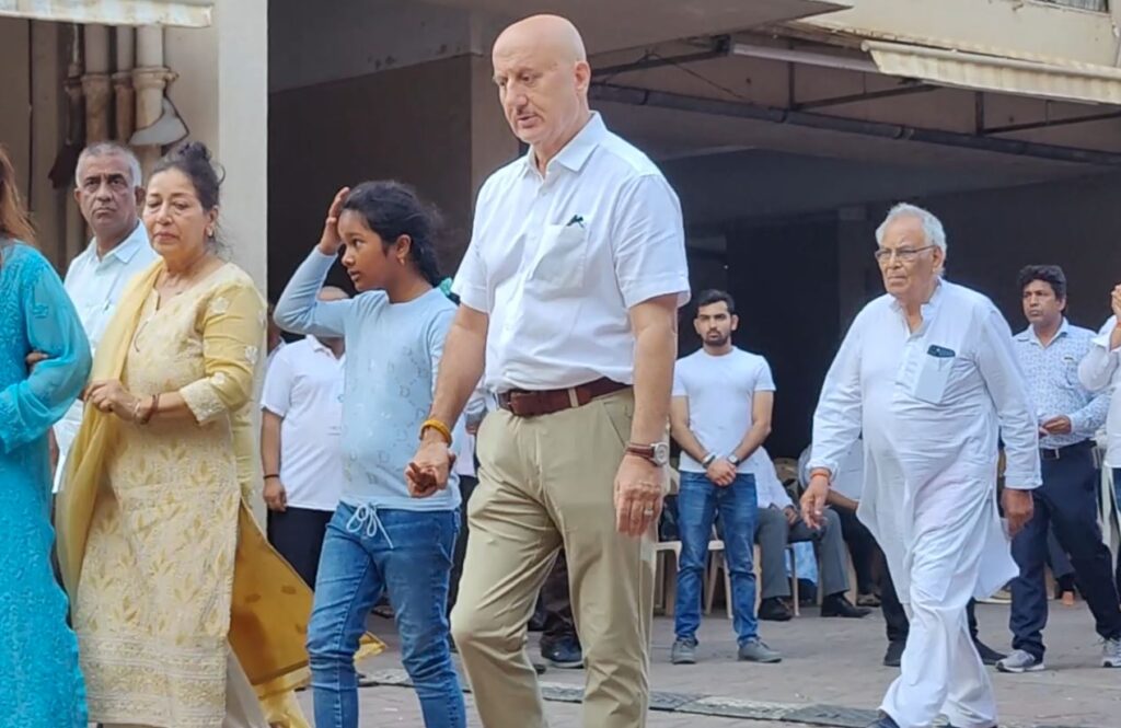 Anupam Kher to Vidya Balan, Bollywood celebs attend Satish Kaushik's prayer  meet | Take One