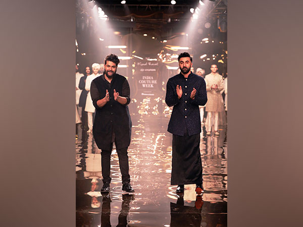 Ranbir Kapoor turns showstopper for Kunal Rawal in an ethnic look