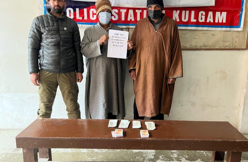 Kulgam Police apprehends two gamblers, seizes stake money