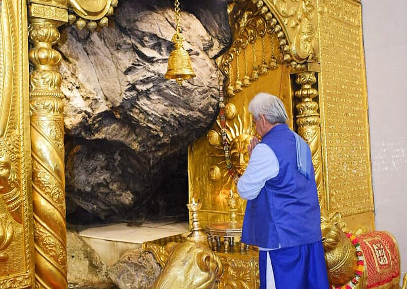 LG Manoj Sinha pays obeisance at Shri Mata Vaishno Devi Shrine