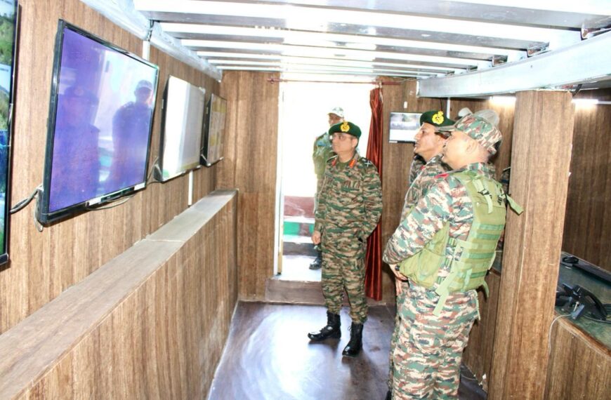 GOC White Knight Corps visits forward location in Jammu’s Pallanwala, reviews operational preparedness