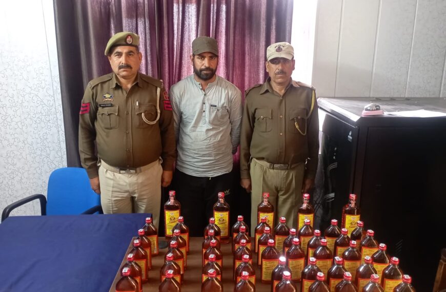 Police apprehend bootlegger with large haul of illicit liquor in Kastigarh, Doda