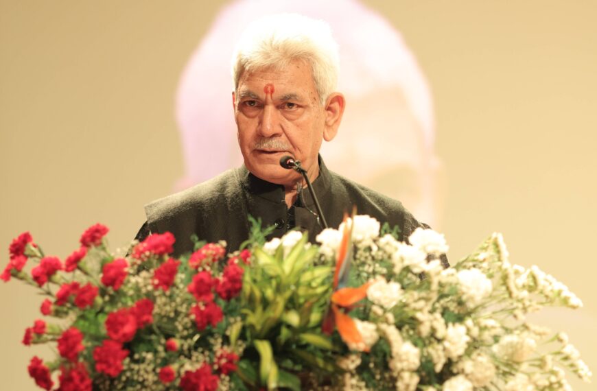 LG Manoj Sinha congratulates Sahitya Akademi Award Winners in Dogri and Kashmiri Languages