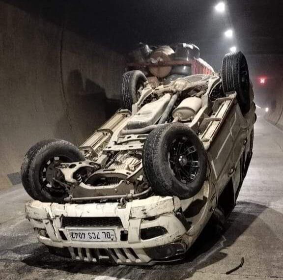 Vehicle overturns in Navyug Tunnel on Jammu-Srinagar Highway, passengers safe