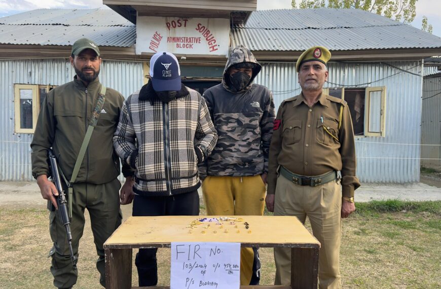 Budgam police crack theft case, recover stolen gold, 2 held