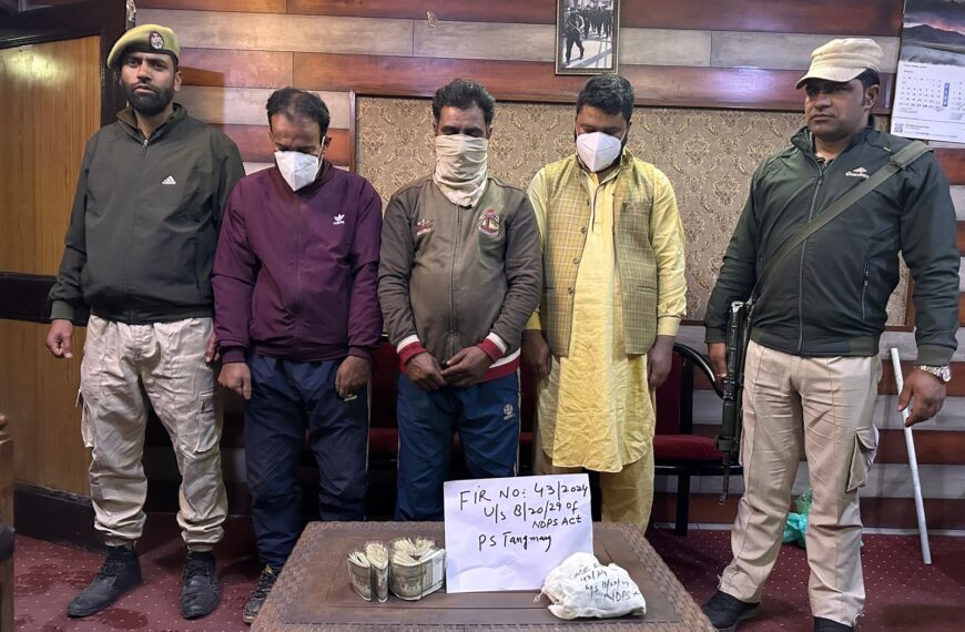 Police arrest 3 drug peddlers in Tangmarg, Baramulla; seize 130g contraband, 1.3 lakhs cash