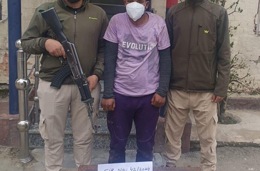 Baramulla police apprehend drug peddler, seize contraband Charas