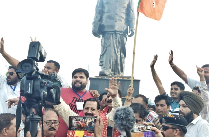 Dr Jitendra Singh visits Hanuman temple in Kathua after hat trick win; offers flowers to the statue of Dr Shyama Prasad Mukherjee