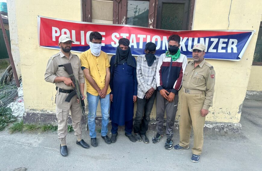 Police arrest 4 gamblers, confiscate stake money and playing cards in Baramulla