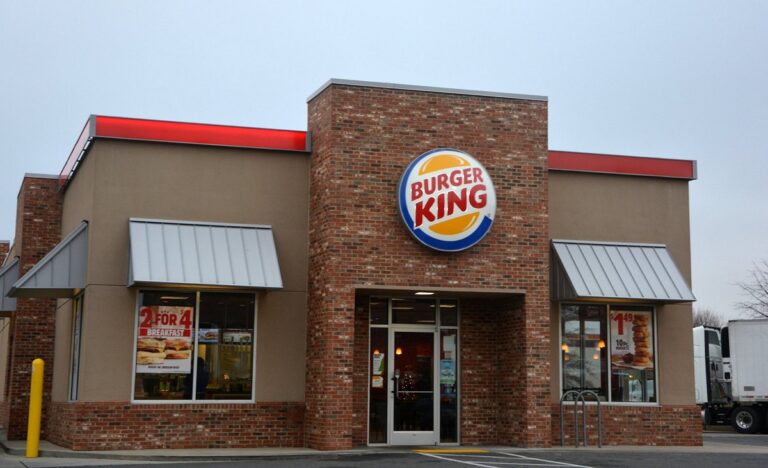 The image is of burger king there is logo on the resturant written as burger king and you will find the details of Is Burger King Opens On July 4th 2024