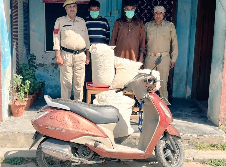 Police apprehends 2 notorious peddlers in Ganderbal, recovers huge consignment of contraband substance