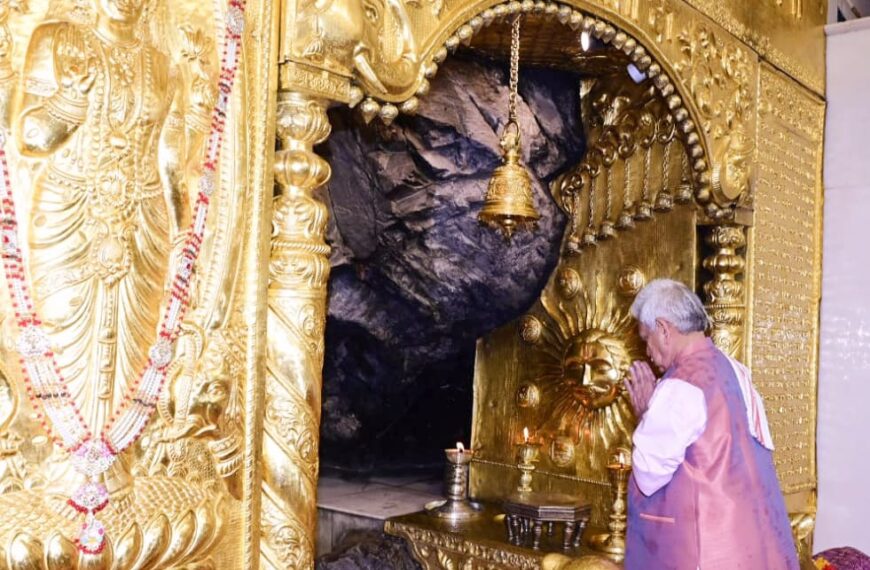 LG Manoj Sinha pays obeisance at Shri Mata Vaishno Devi Shrine in Katra