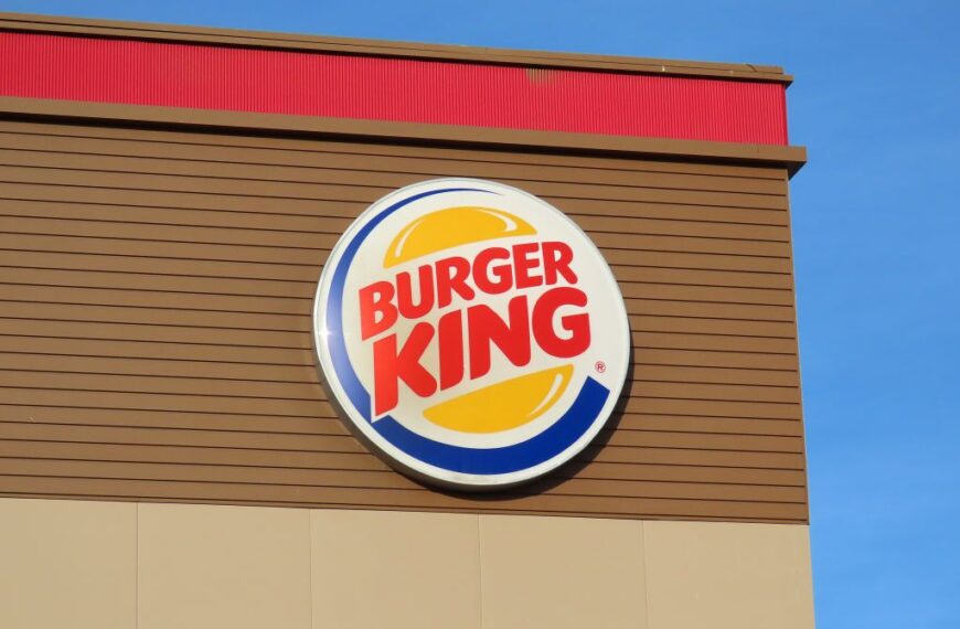 The image is of Burgerking you will find the Burger King Breakfast And Lunch Hours