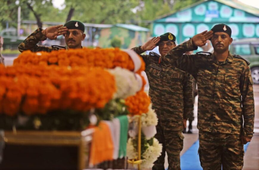 GOC WhiteKnightCorps Pays Homage to Braveheart Capt Deepak in Solemn Wreath-Laying Ceremony