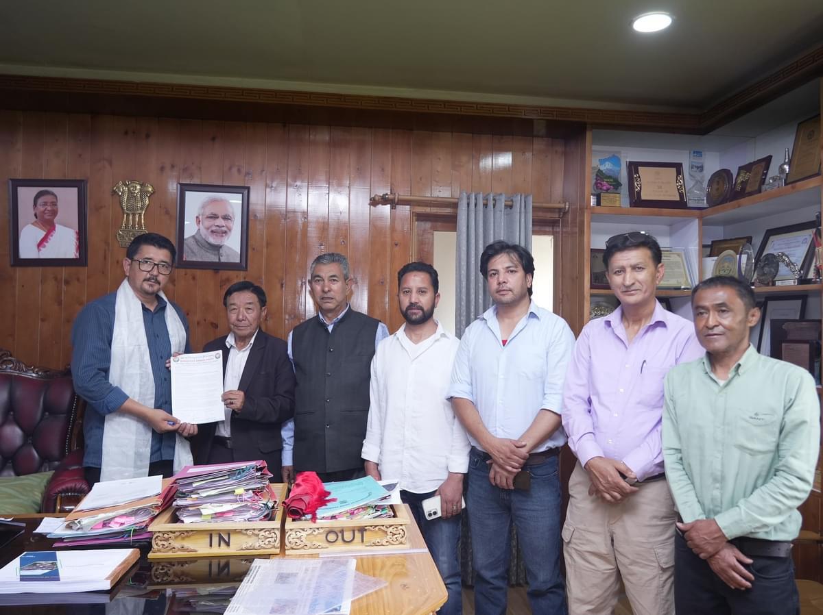 Suni Muslim Wing BJP delegation calls on CEC LAHDC Tashi Gyalson to recommend Abdul Ghani Sheikh for Ladakh rPal rGnam Award 2024