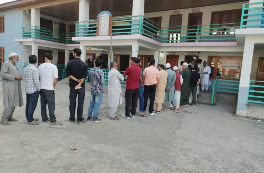 Over 24.1% voter turnout recorded upto 11:00 am in J&K