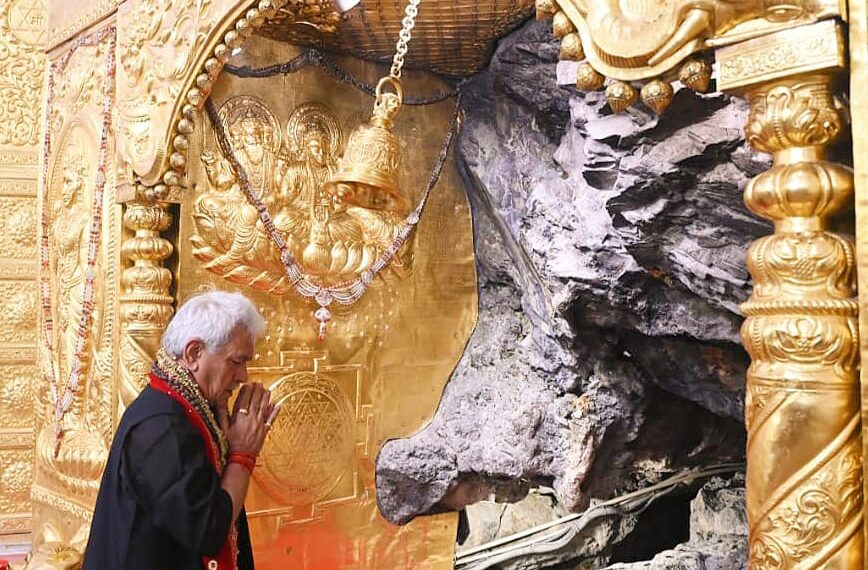 LG Manoj Sinha pays obeisance at Shri Mata Vaishno Devi Shrine