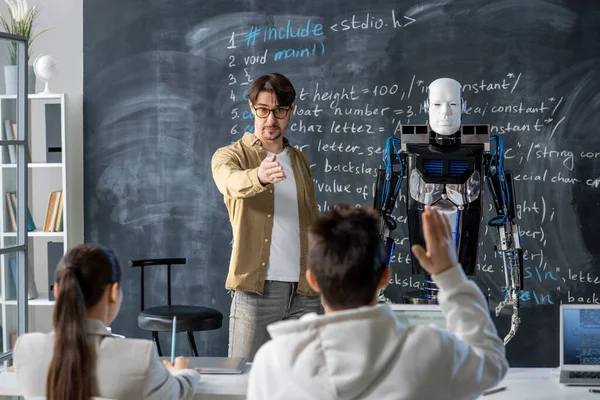 The image shows some one giving the lecture to the students and showing The Impact of Artificial Intelligence on Modern Learning Techniques