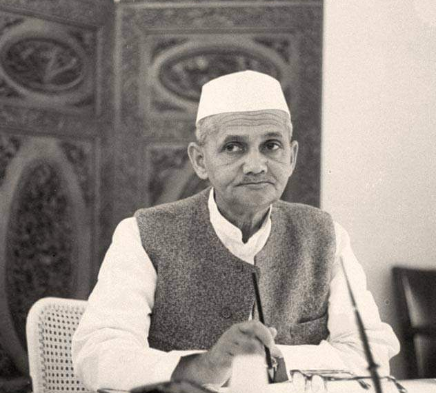 LG Manoj Sinha pays tribute to Lal Bahadur Shastri on his birth anniversary