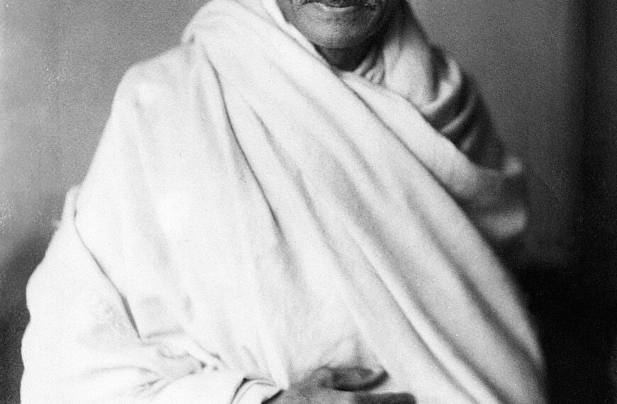 Ghulam Nabi Azad remembers Mahatma Gandhi on his birth anniversary