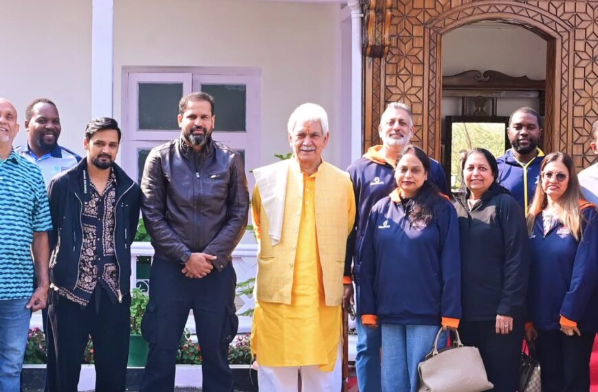 LG Manoj Sinha meets Winner & Runner-up teams of Legends League Cricket at Raj Bhawan