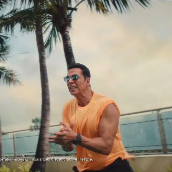 Akshay Kumar Surprises Fans with His Singing in New Dabur Honey Ad