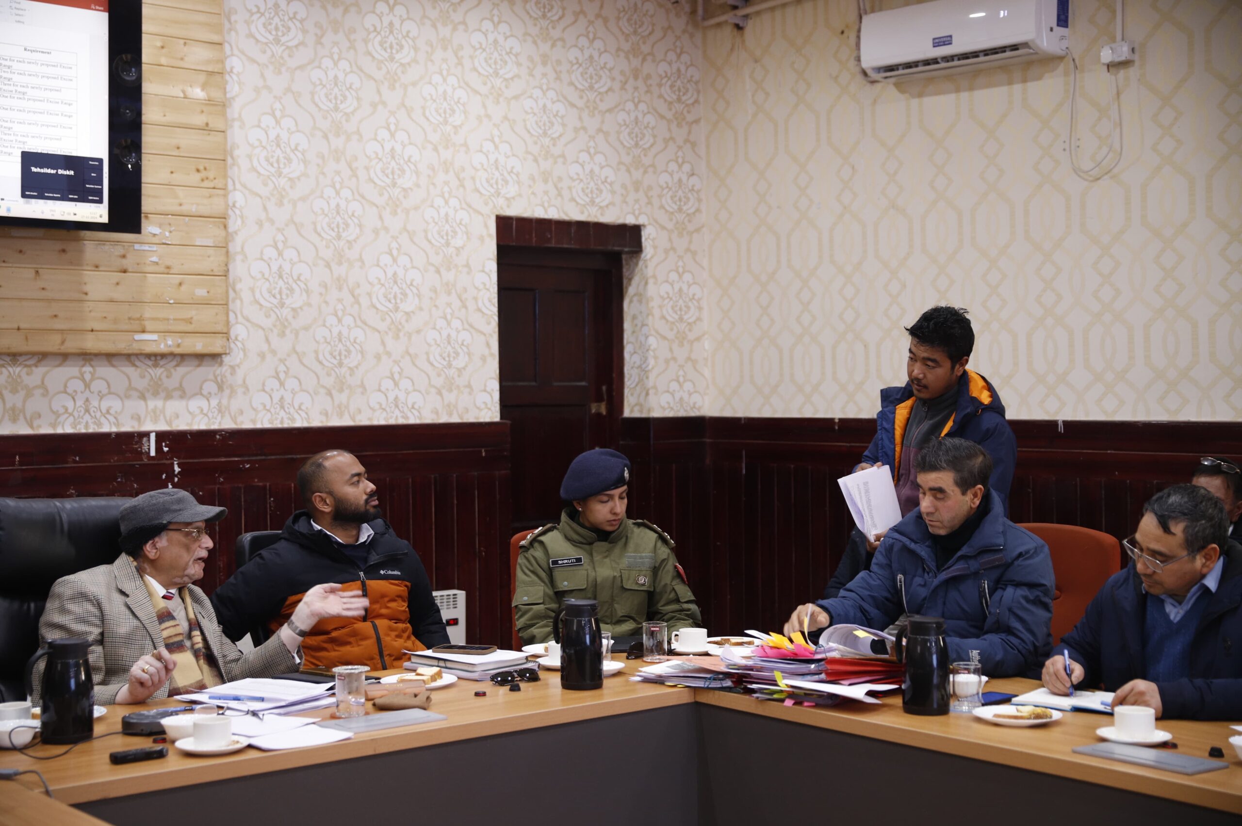 New Districts Committee holds meeting with District Officers of Leh District 