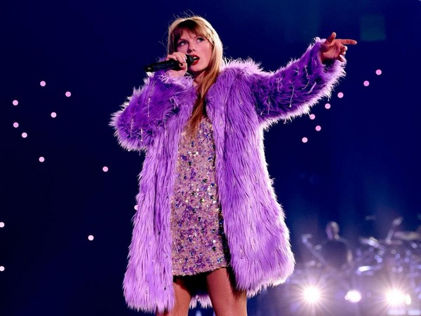 Taylor Swift sends sweet gift to fan who called her outfit “tea” during hospital visit