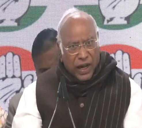 “Now they have resorted to stonewall electoral information”: Kharge after Centre changes election conduct rules